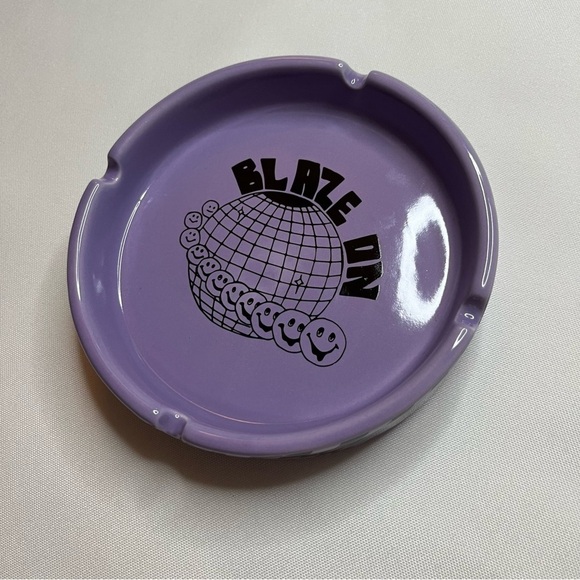 Urban Outfitters Blaze Day Disco Ball Smiley Face Retro Checkerboard Ashtray NWT - Picture 5 of 16